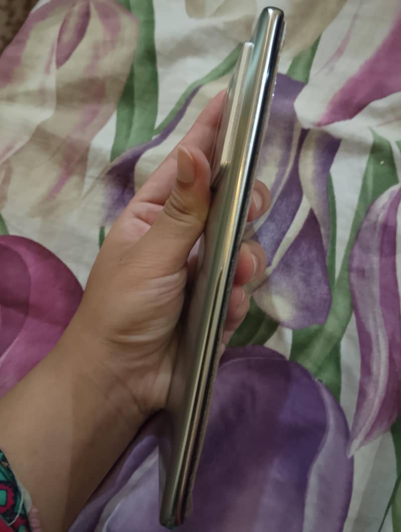 Infinix Note 40 Pro (BMW version) 4