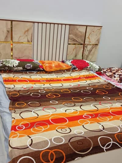 King size bed/ 3 door Almari