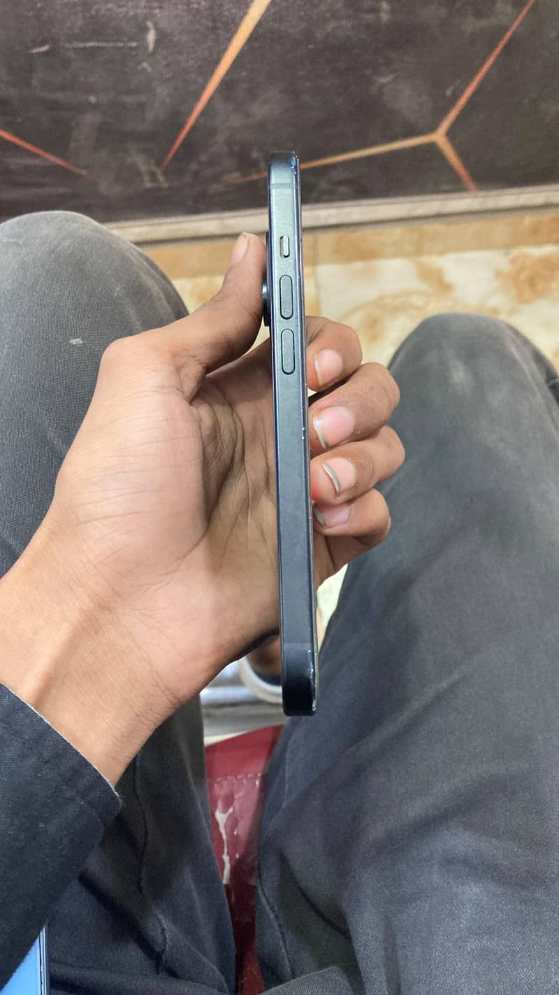 Apple iPhone 15 3