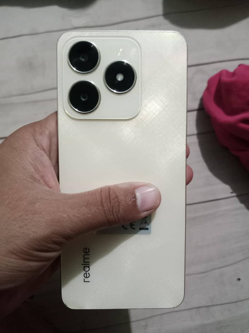 Realme C61 6