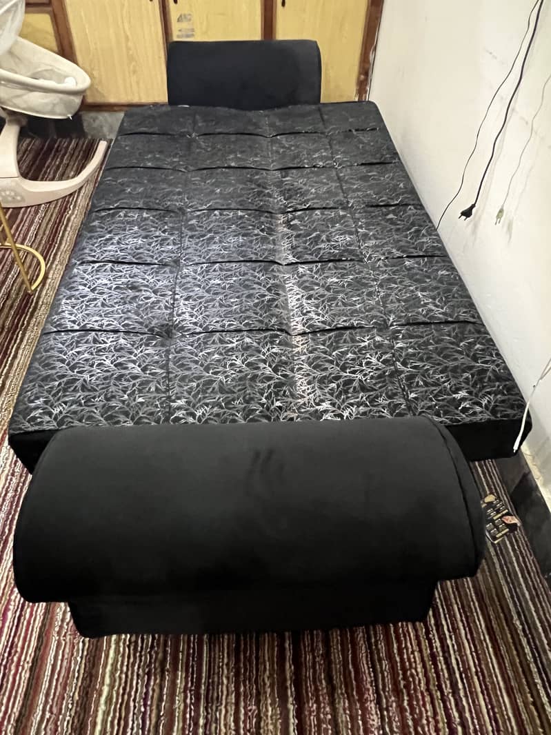2 Sofa beds 1
