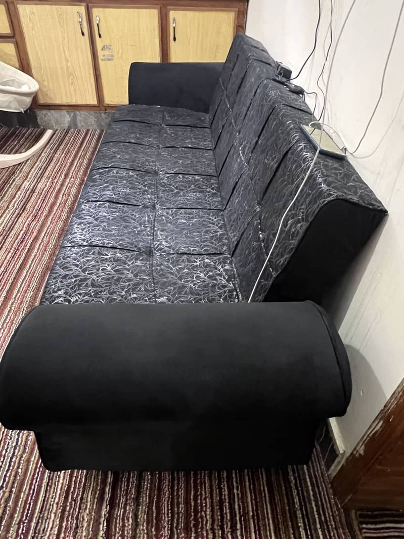 2 Sofa beds 4