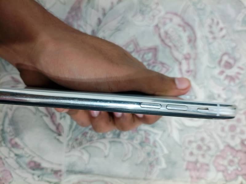 Apple iPhone X 3