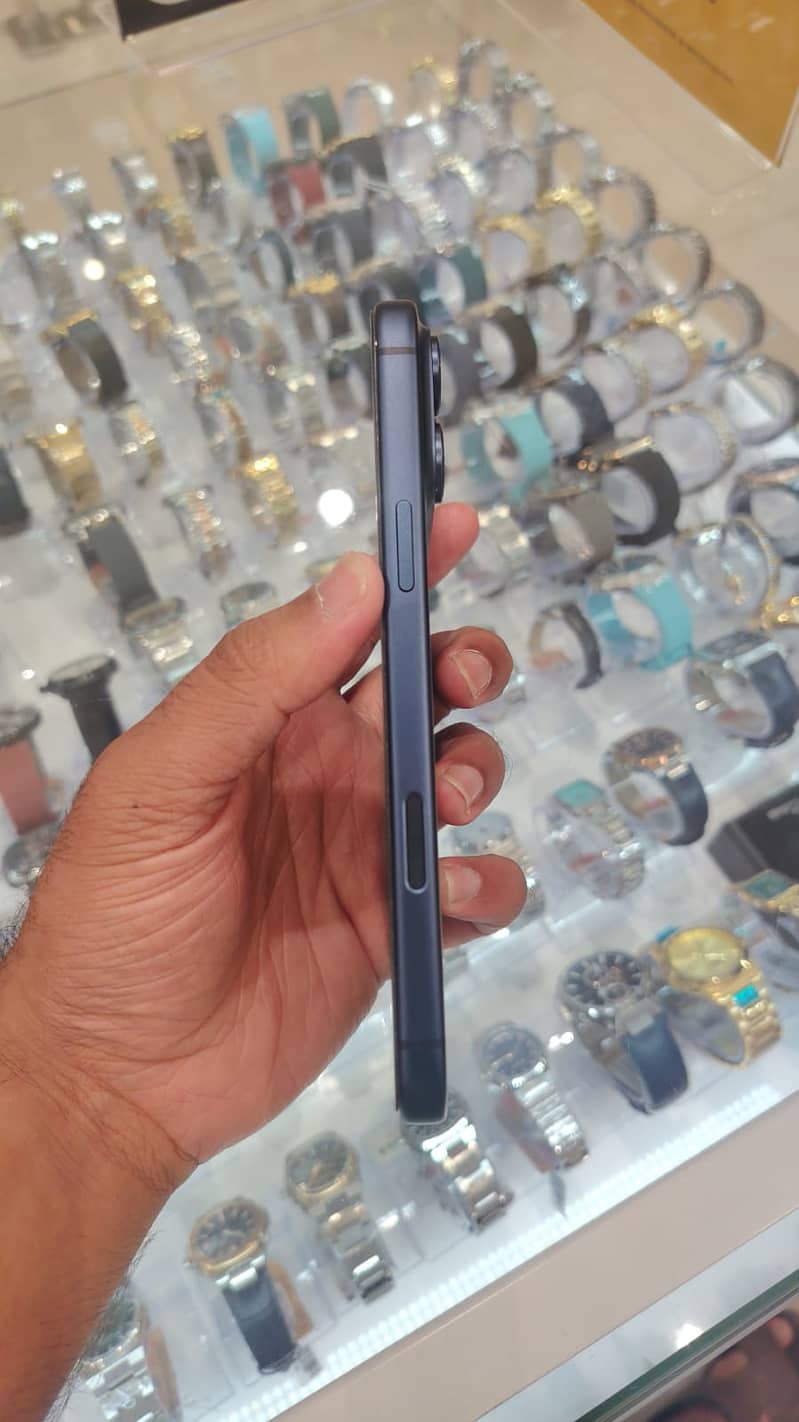 Apple iPhone 17 Pro Max 2