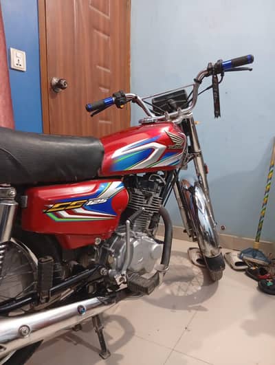 Honda 125 21 k December ki bike h 22 ka Patta hai all Punjab