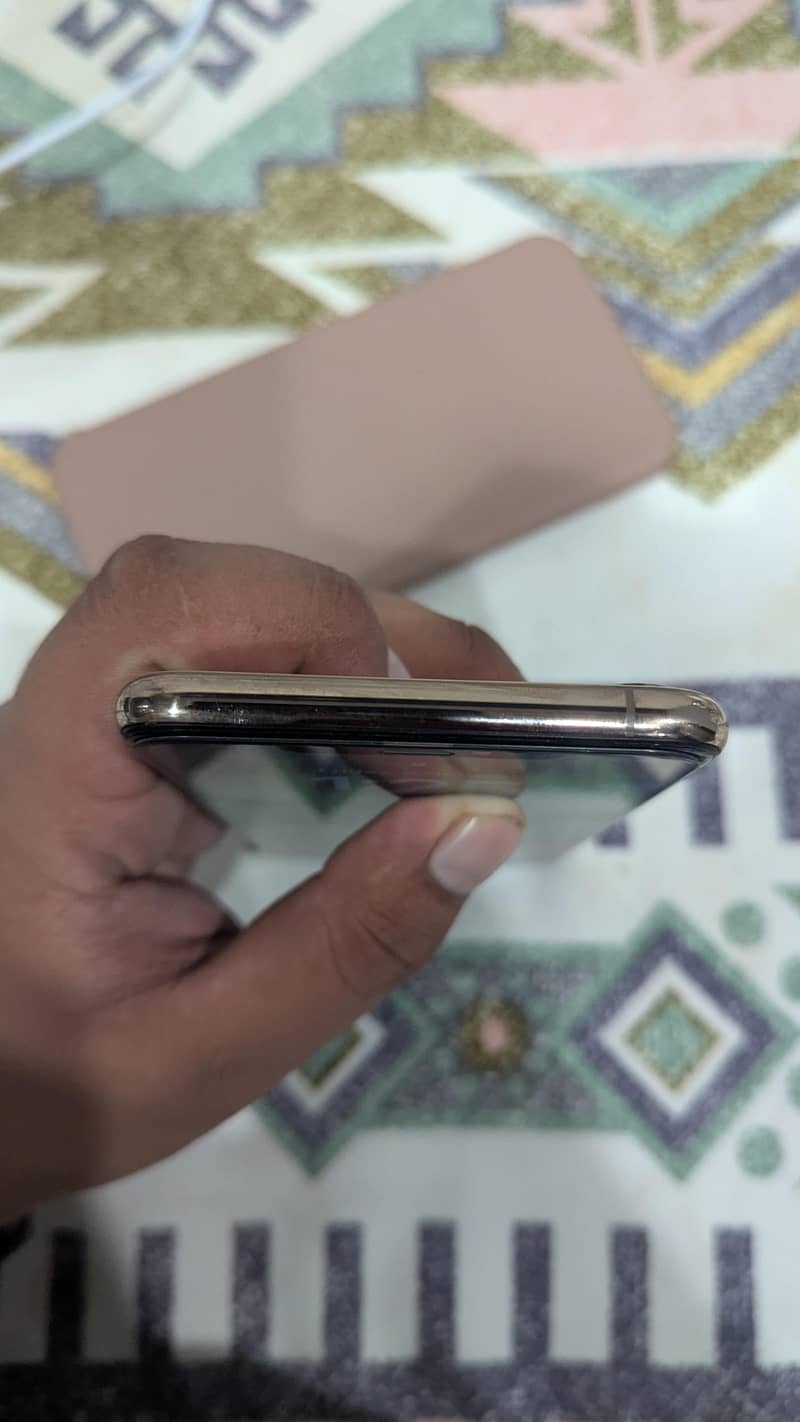 Apple iPhone XS Max 1