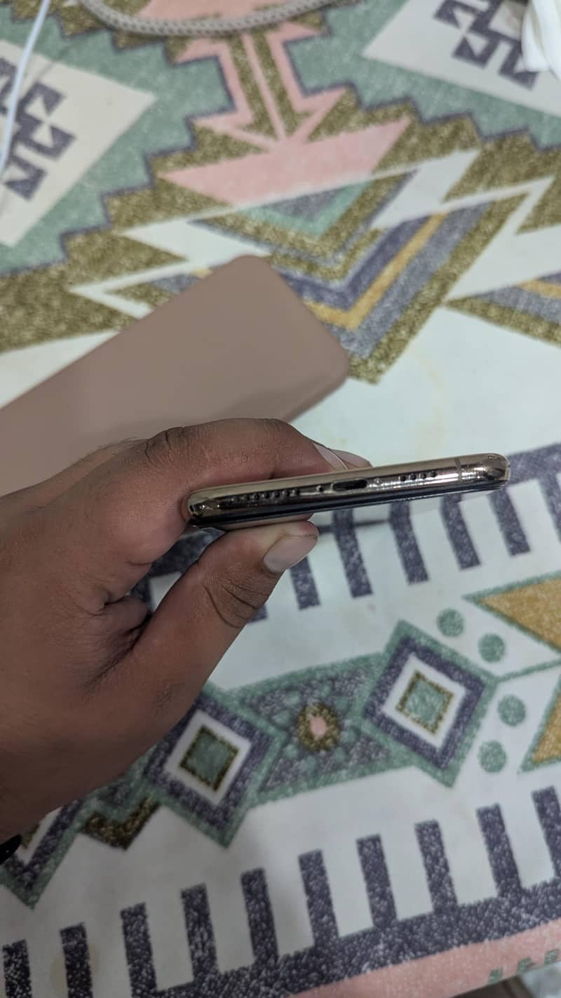 Apple iPhone XS Max 3