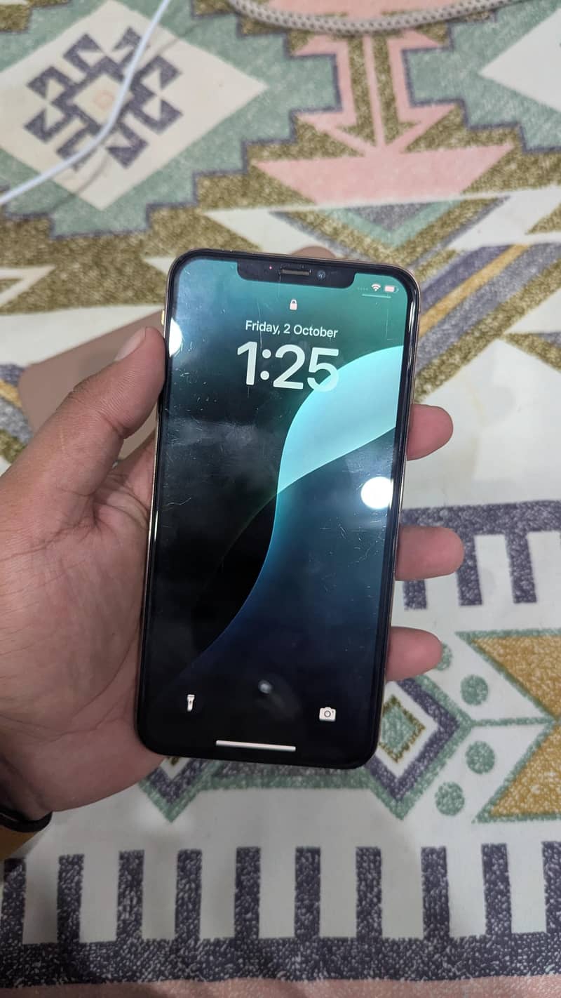 Apple iPhone XS Max 4