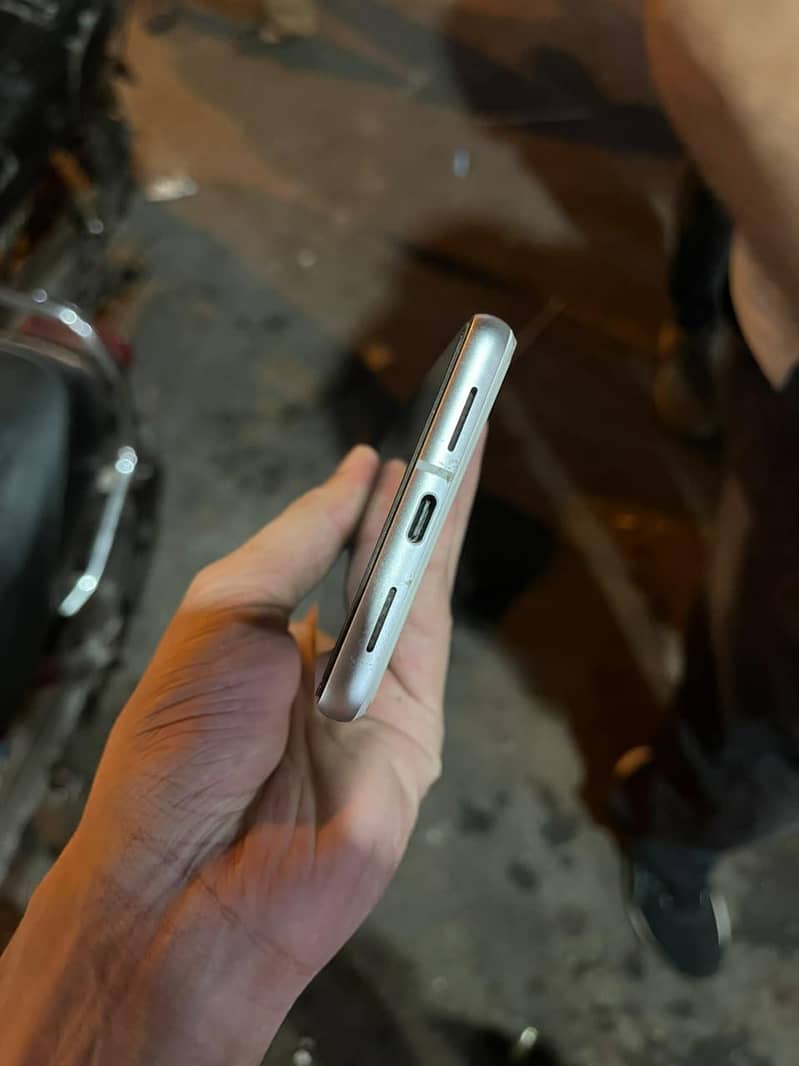 Google Pixel 7 4