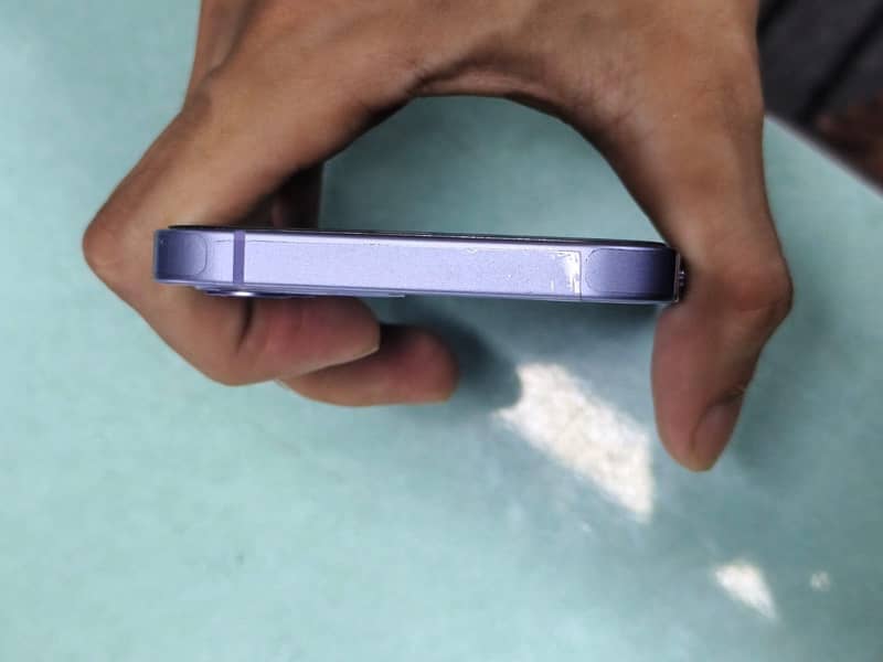 Apple iPhone 12 4
