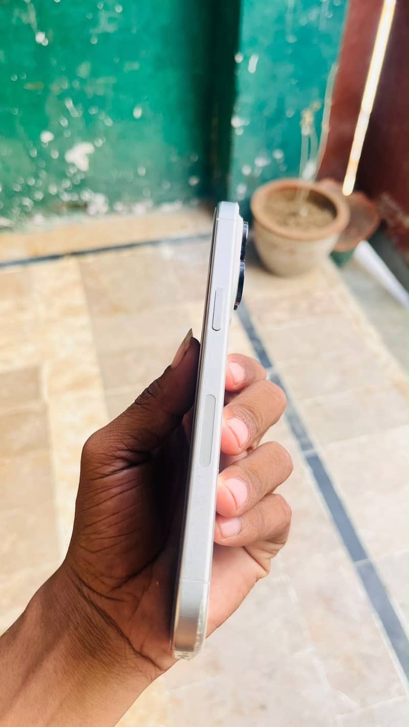 Apple iPhone 15 Pro Max 1