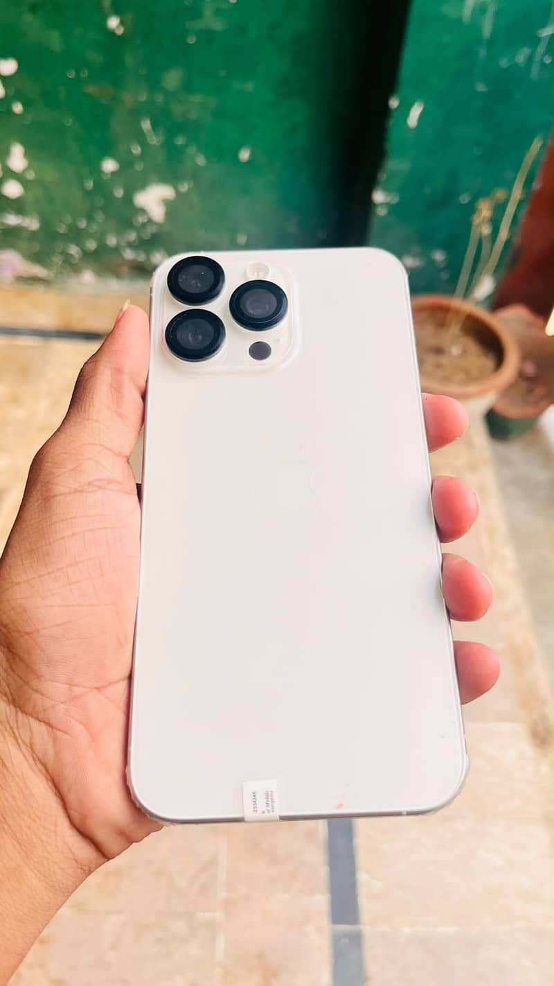 Apple iPhone 15 Pro Max 2