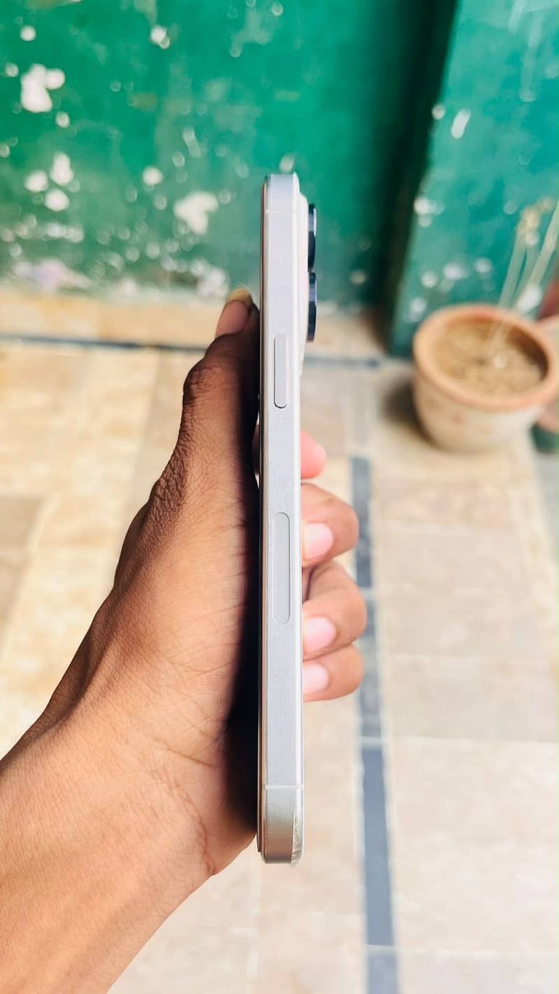 Apple iPhone 15 Pro Max 5
