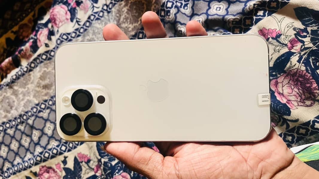 Apple iPhone 15 Pro Max 6