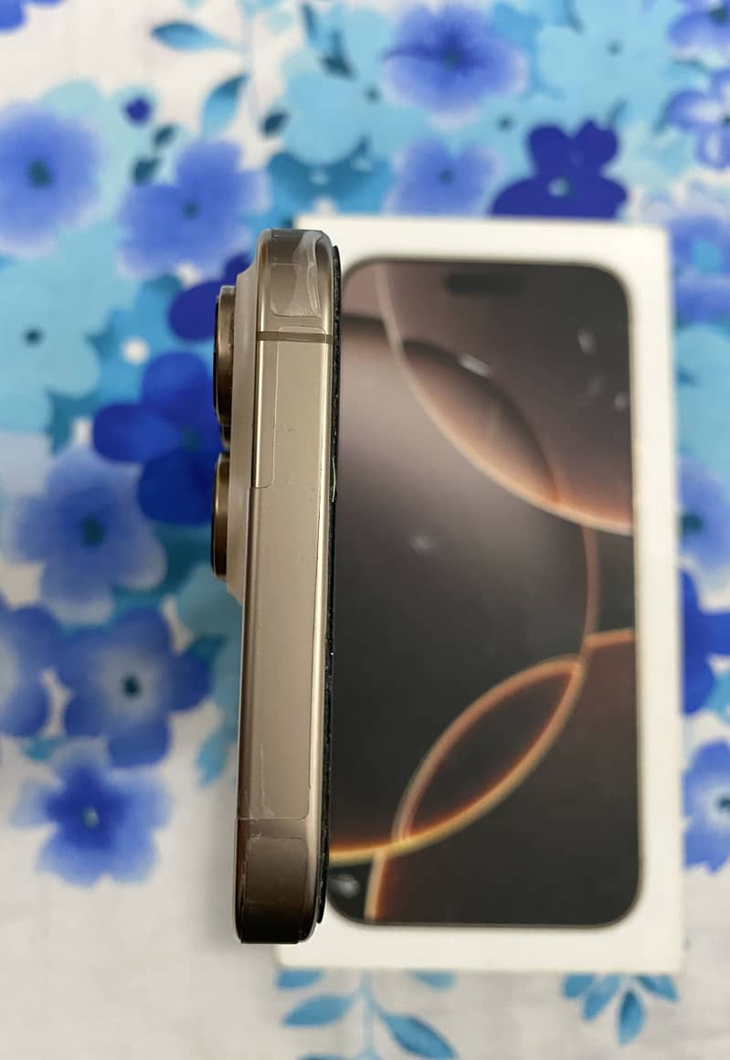Apple iPhone 16 Pro Max 4