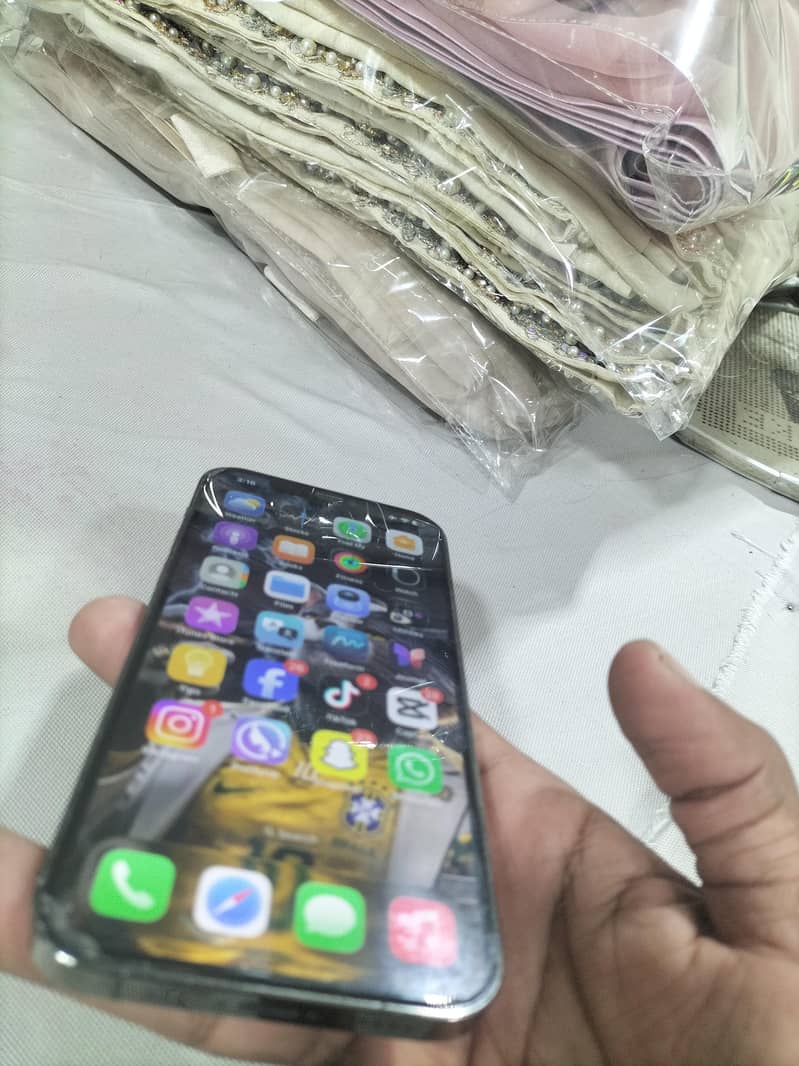 Apple iPhone 12 Pro 3