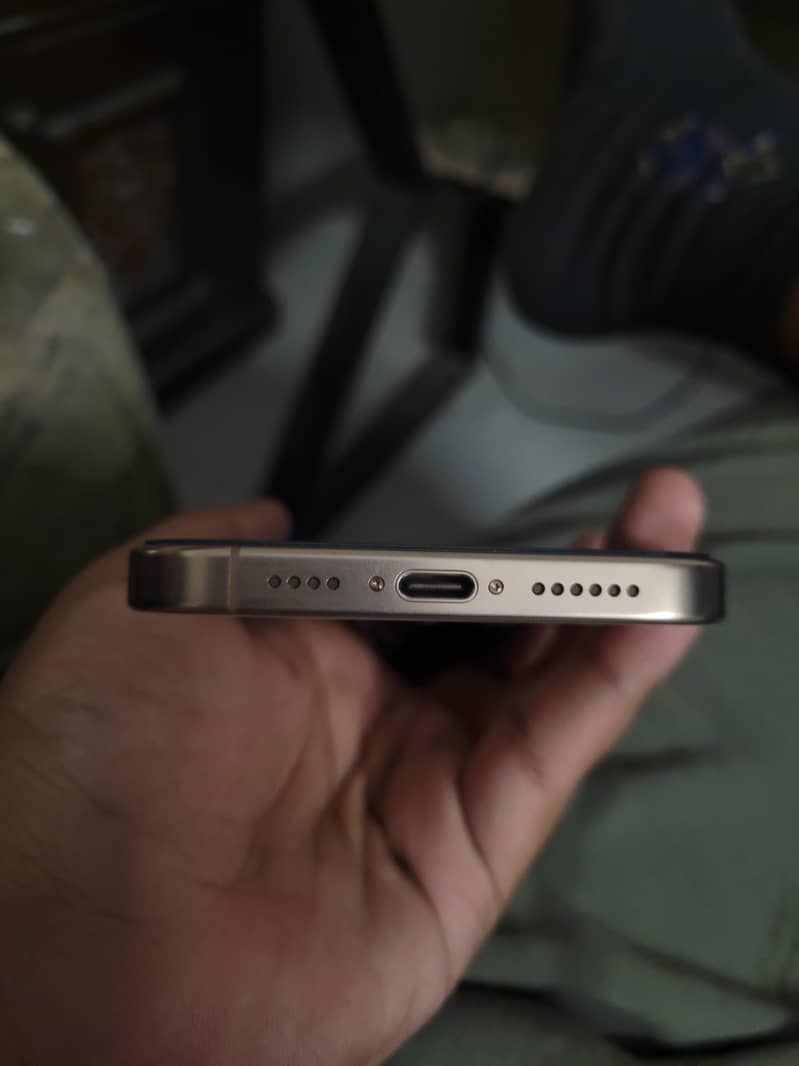 Apple iPhone 16 Pro Max 3