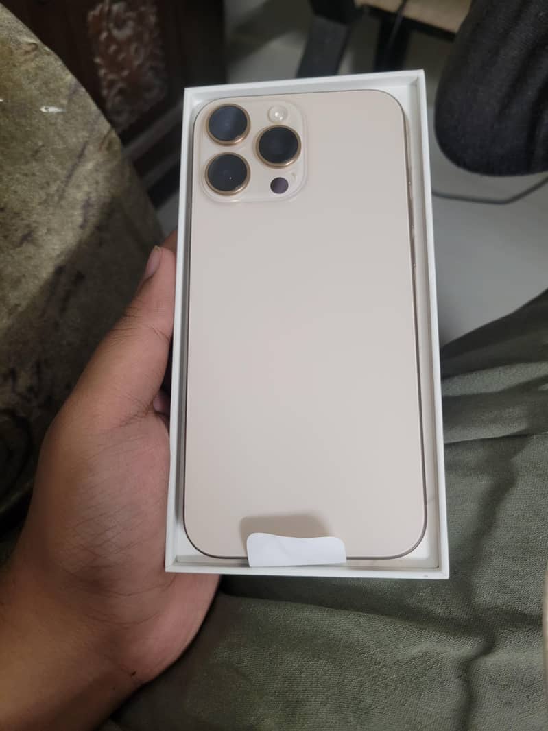 Apple iPhone 16 Pro Max 6