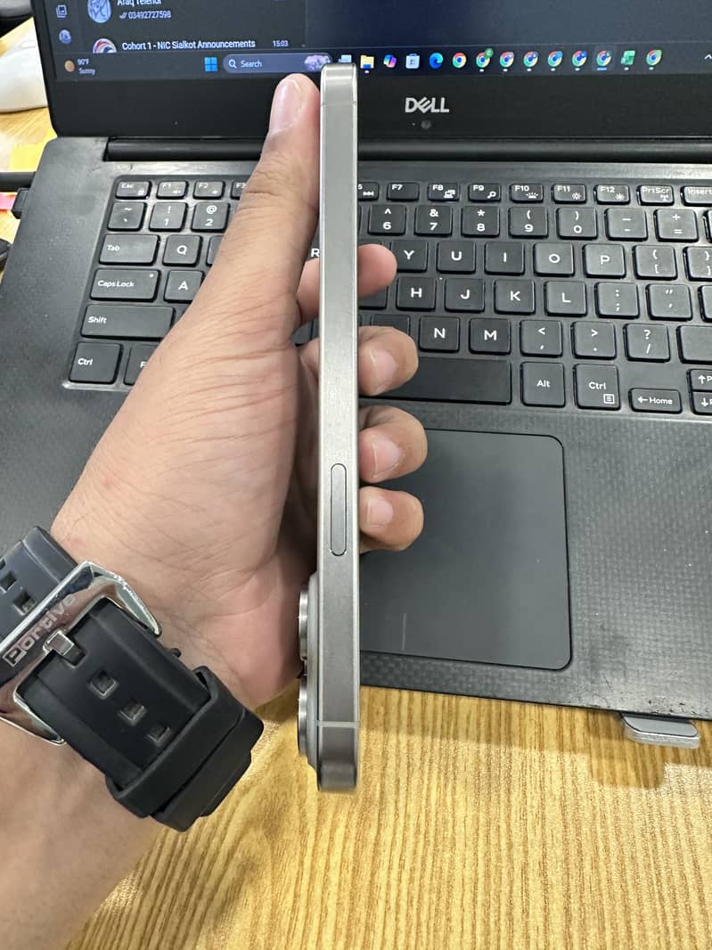 Apple iPhone 15 Pro Max 4