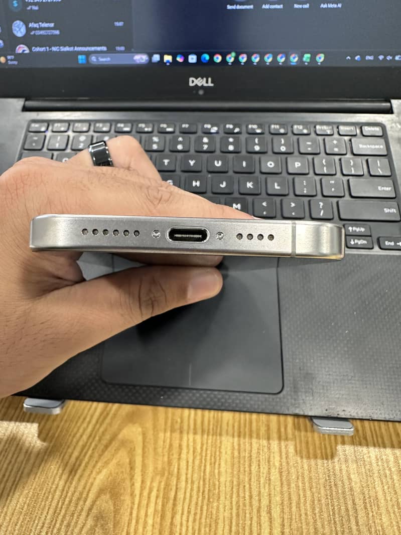 Apple iPhone 15 Pro Max 6