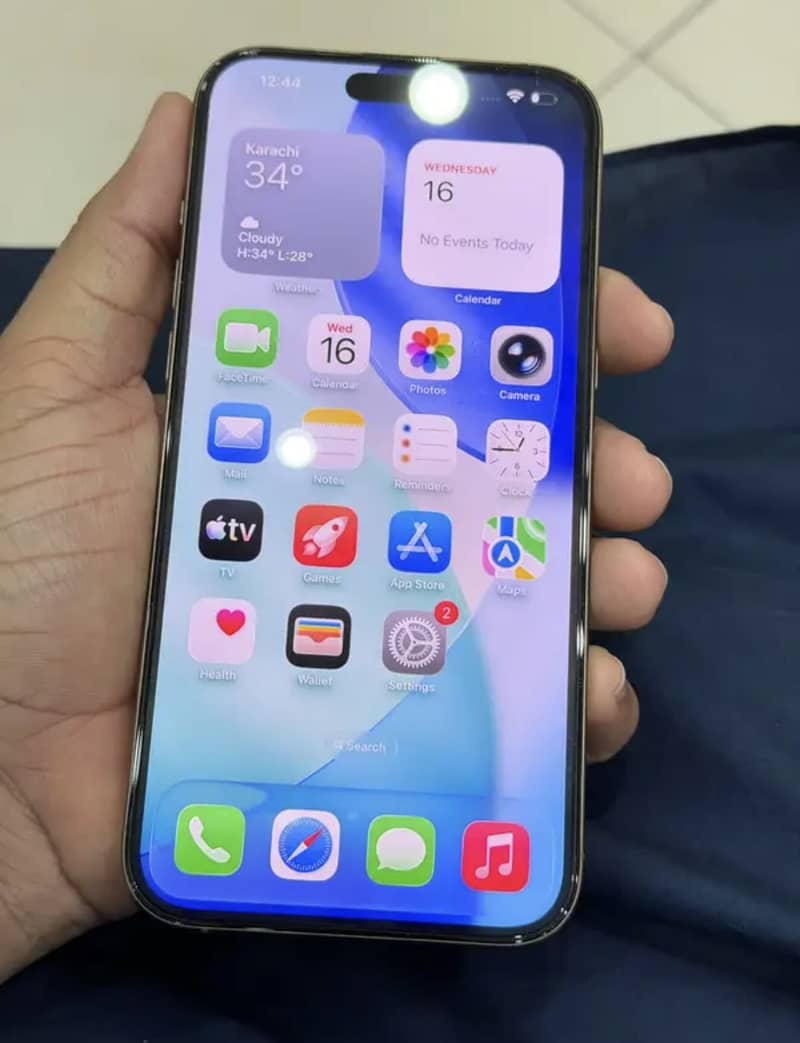 Apple iPhone 16 Pro Max 2