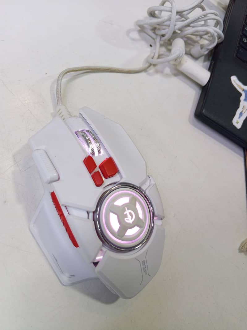 Gaming wired Mouse available 0