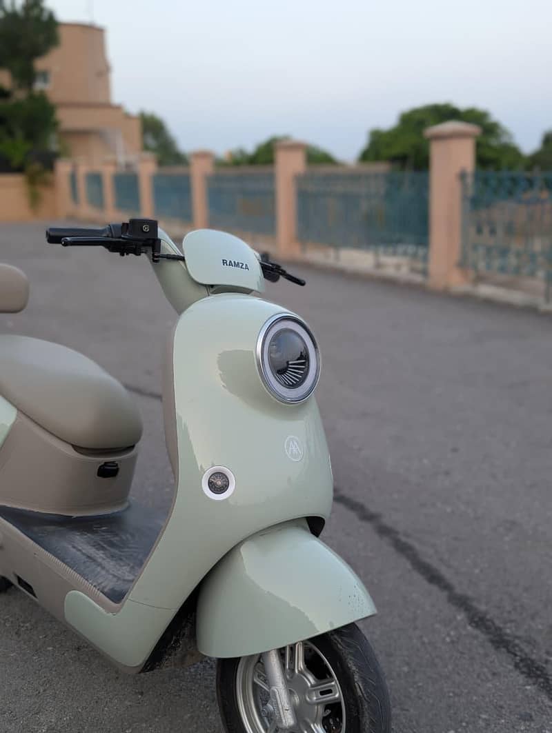 scooty 1