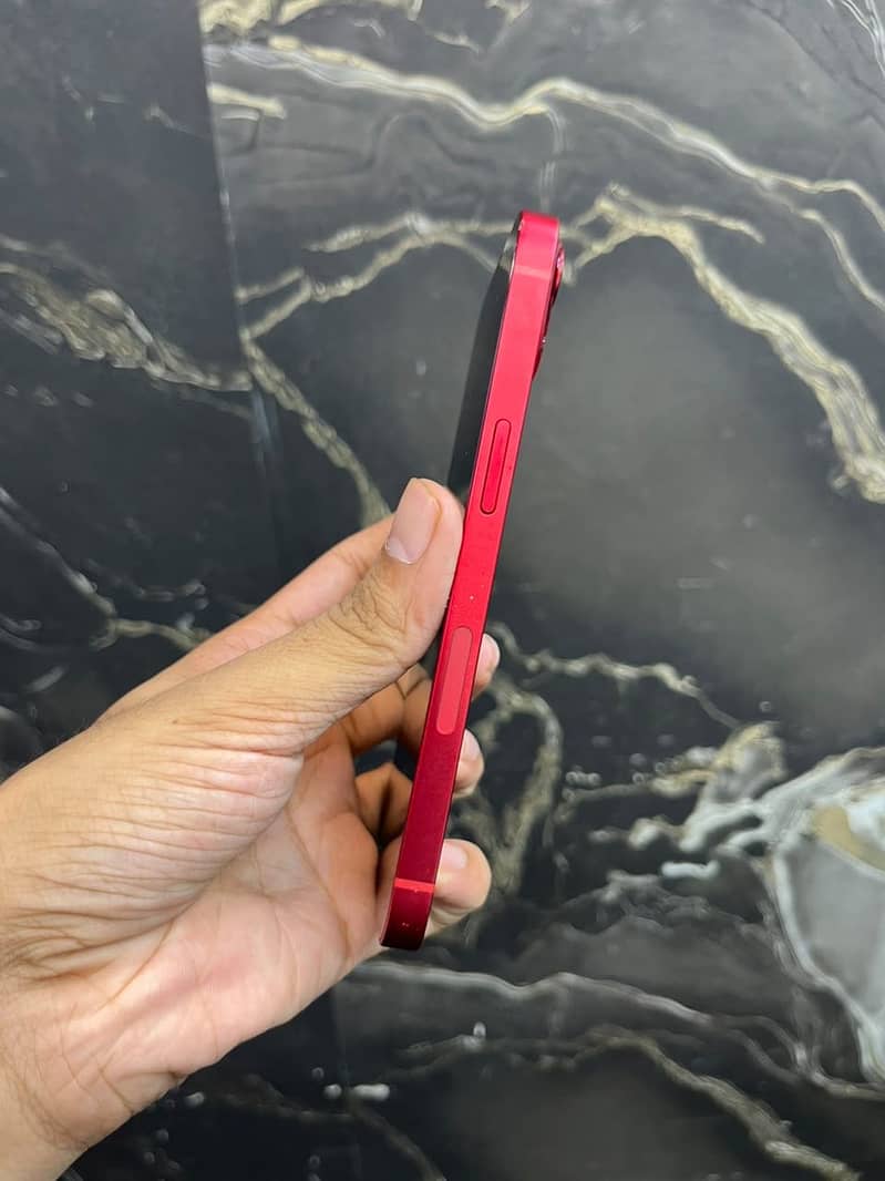 Apple iPhone 13 2