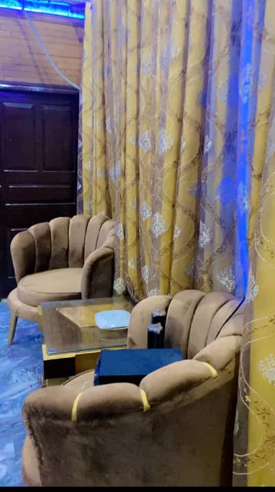Beautiful Sofa Set with Center Table – Excellent Condition
