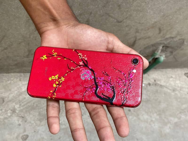 Apple iPhone SE Read description 4
