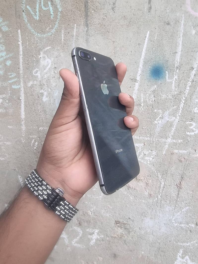 Apple iPhone 8 Plus 4