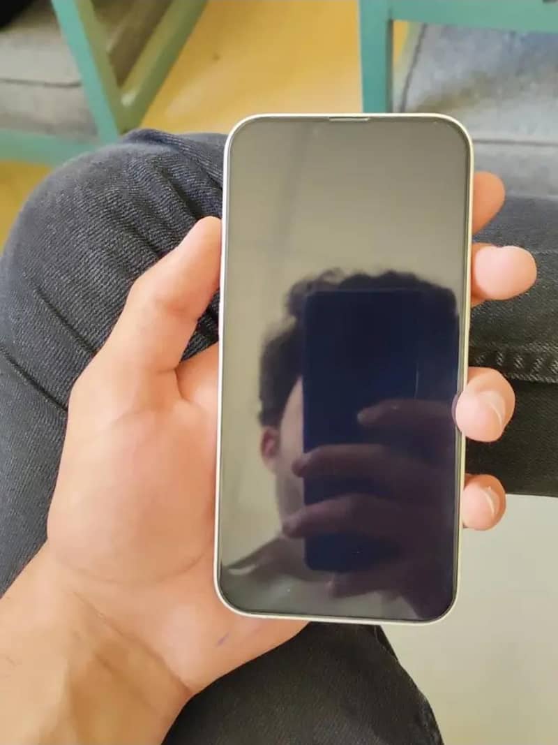 iPhone 13 4
