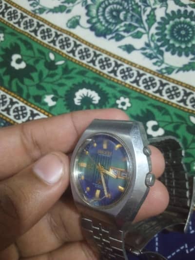 original japani watch ha sell k baghair chalti h