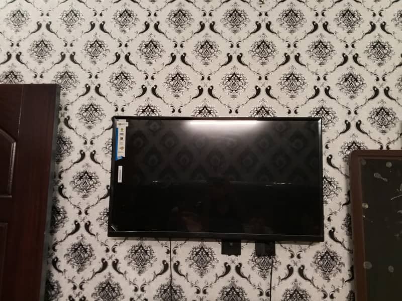 G. E LED T. V 0