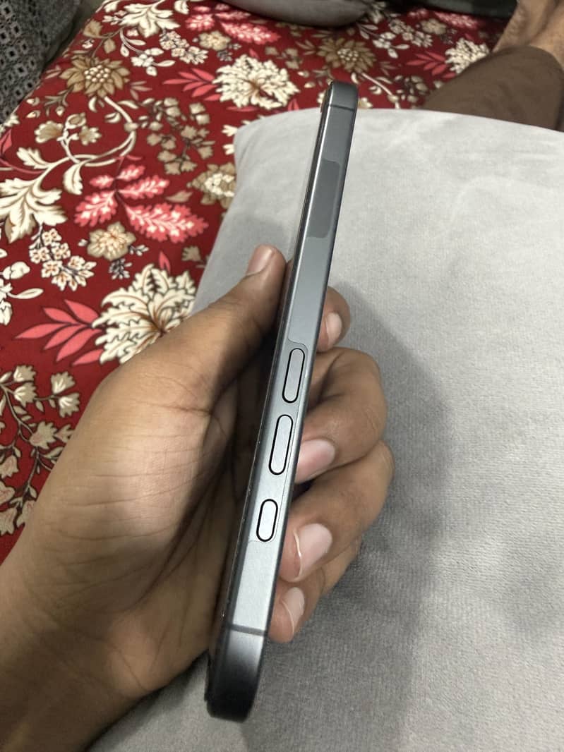 Apple iPhone 17 5