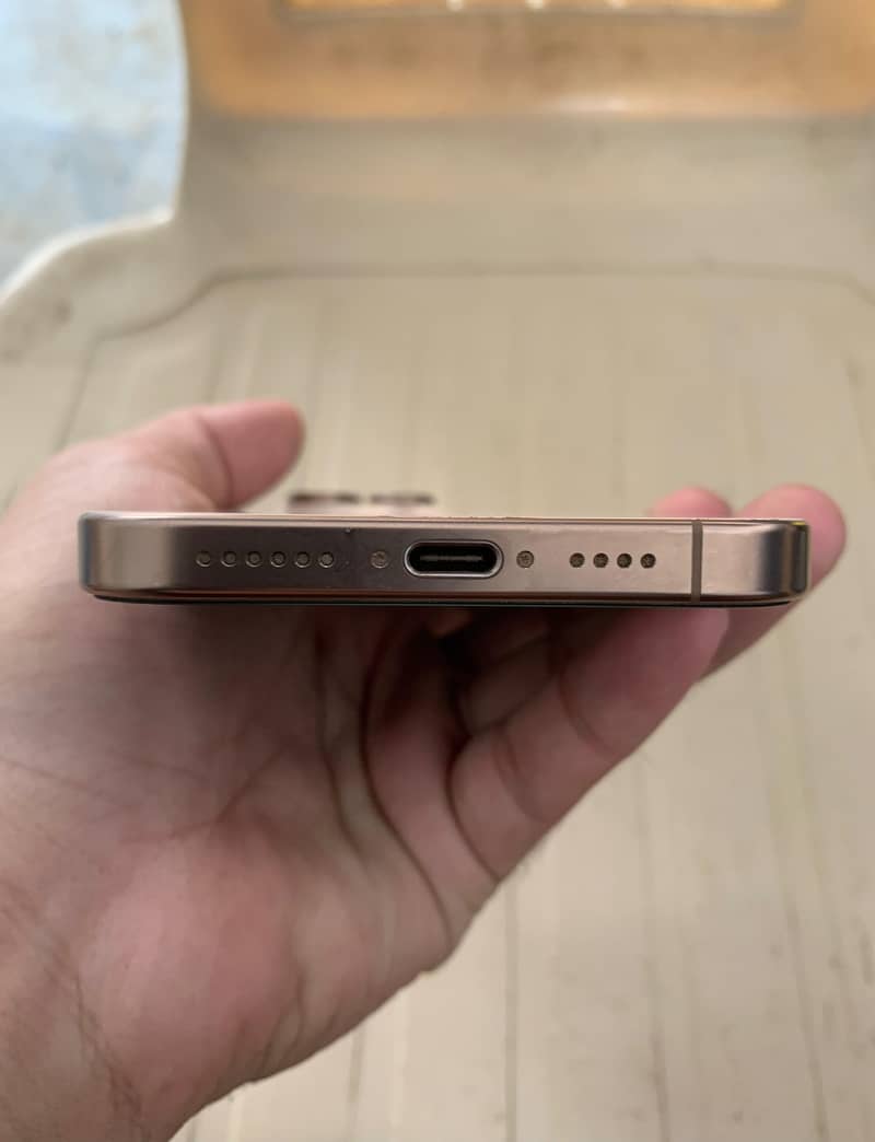 Apple iPhone 16 Pro Max 5