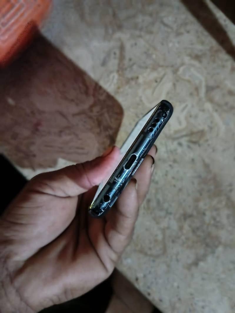 LG V40 ThinQ 1