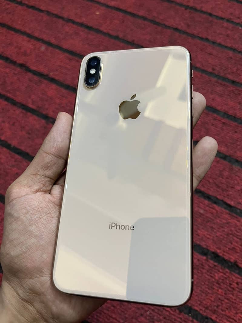 Apple iPhone XS Max 3