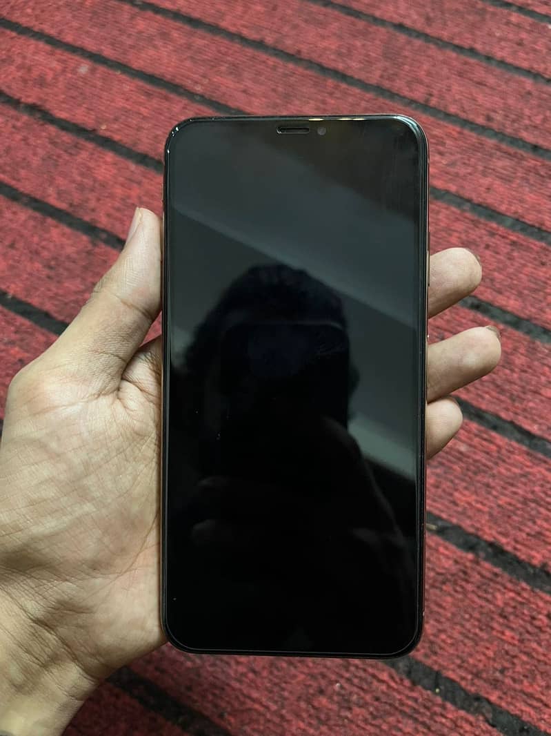 Apple iPhone XS Max 4