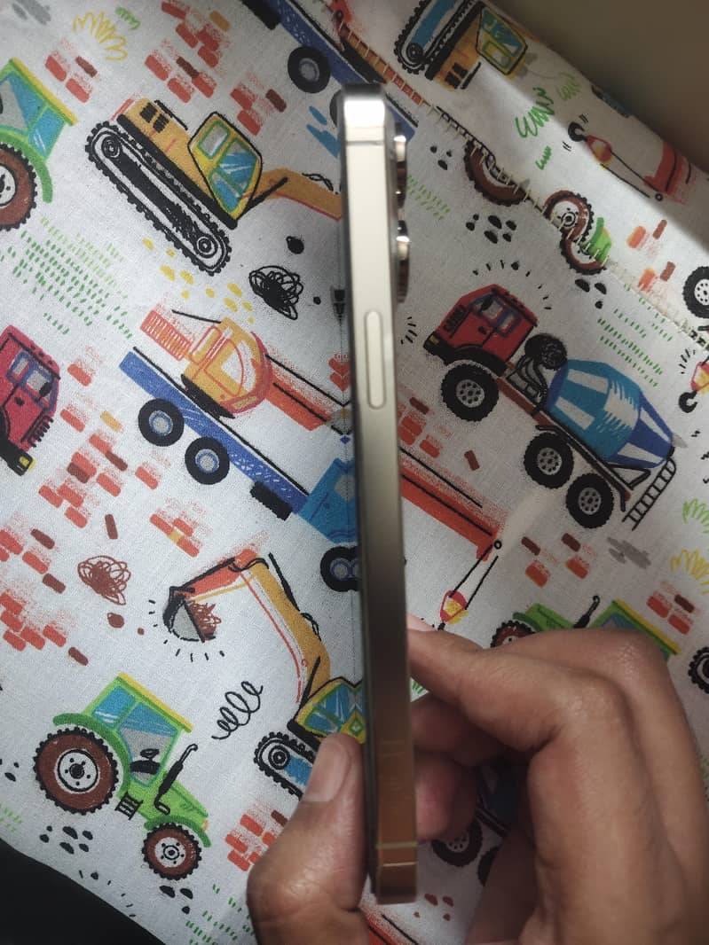 Apple iPhone 14 Pro Max 1