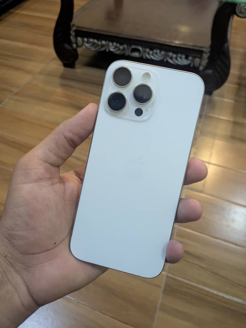Apple iPhone 16 Pro Max 0