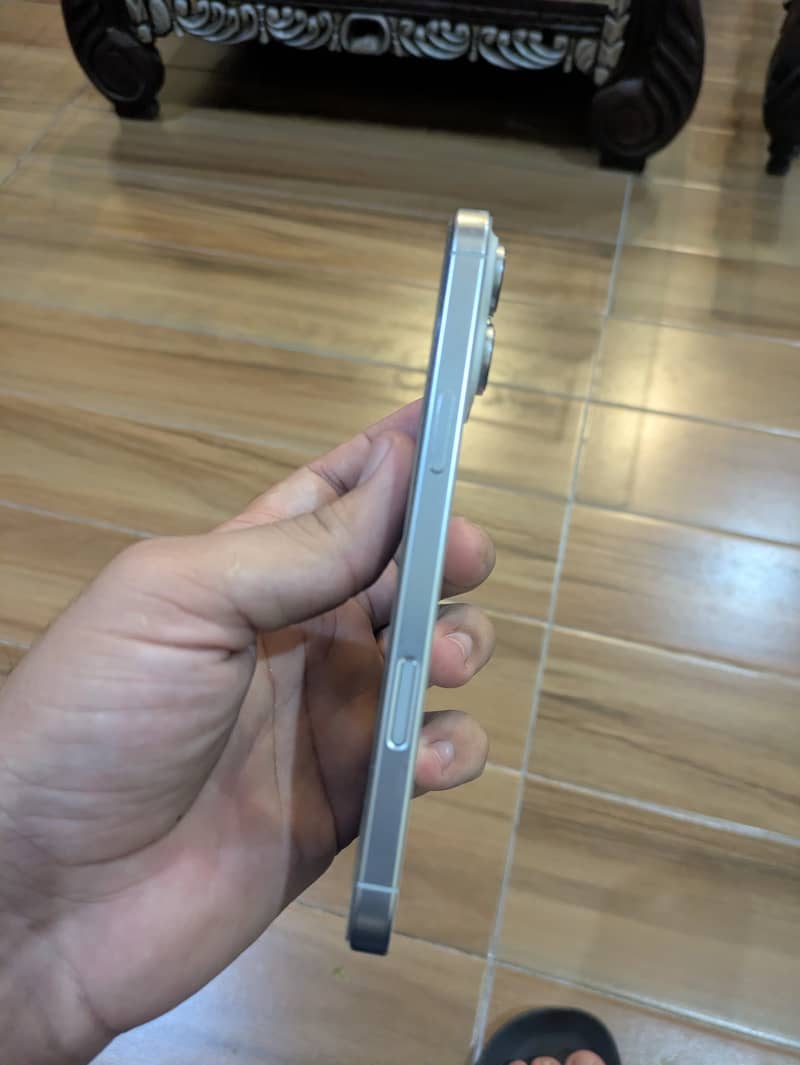 Apple iPhone 16 Pro Max 2