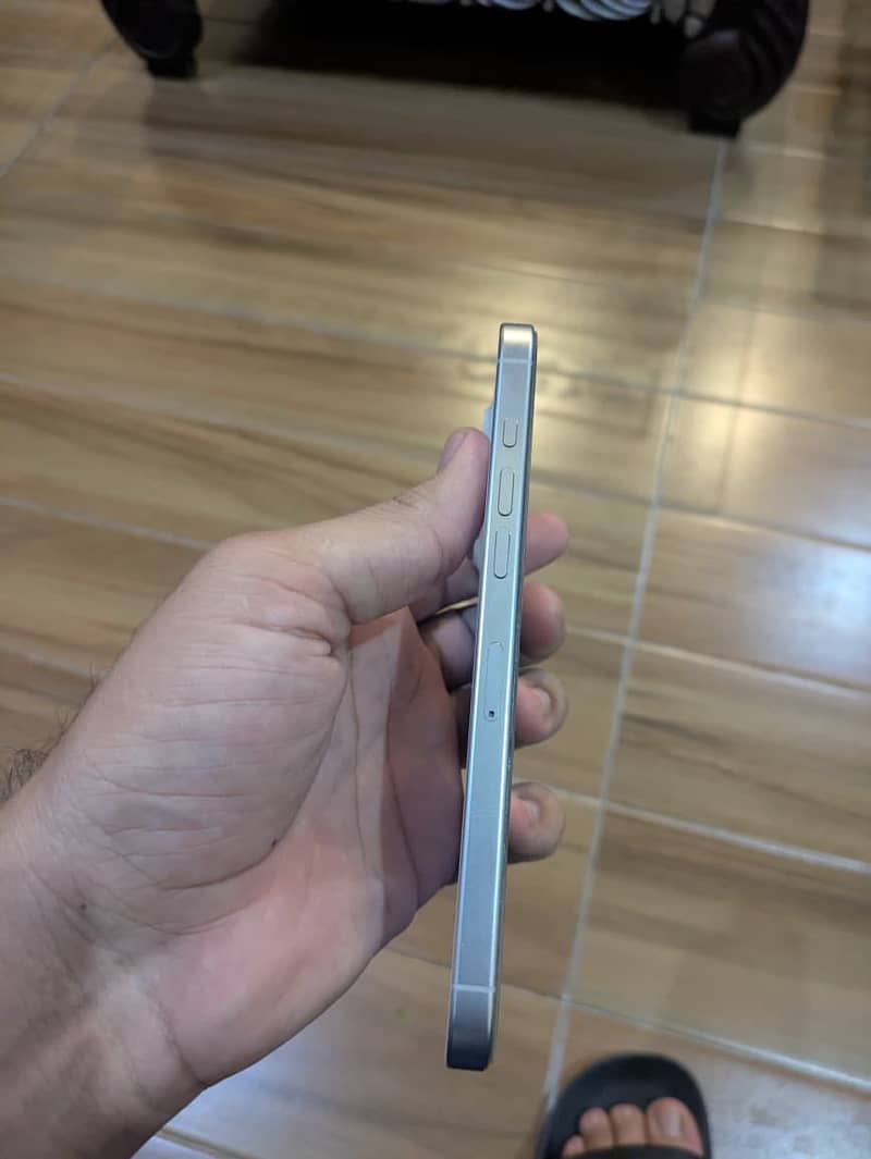 Apple iPhone 16 Pro Max 4