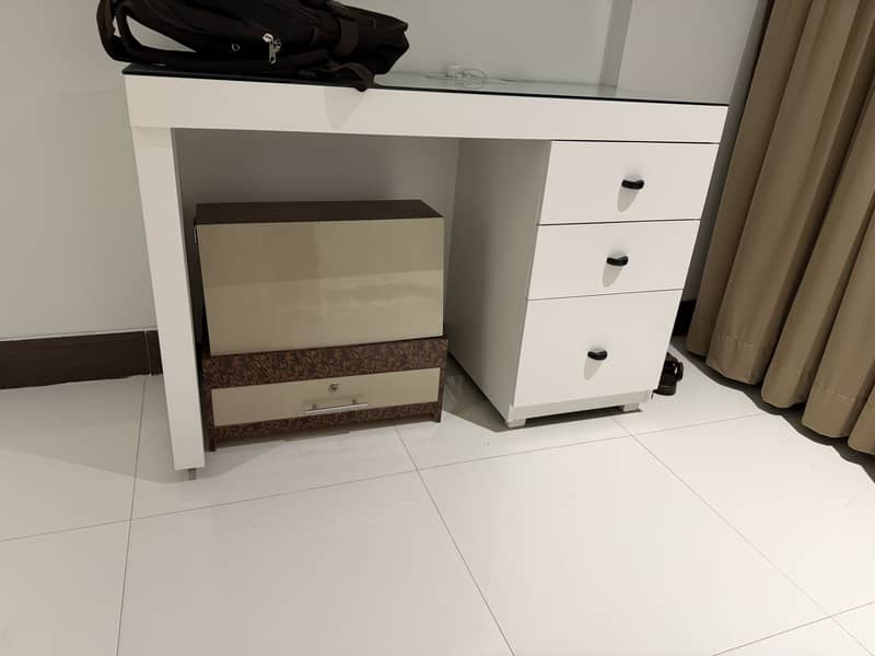 Study table with cabinets 1