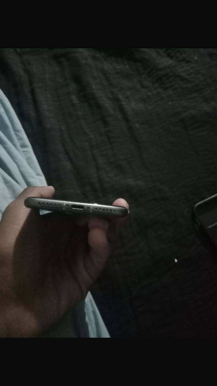 Apple iPhone 8 3