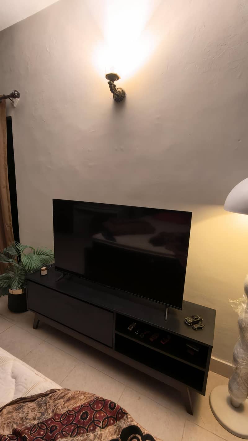 5 ft TV console 3
