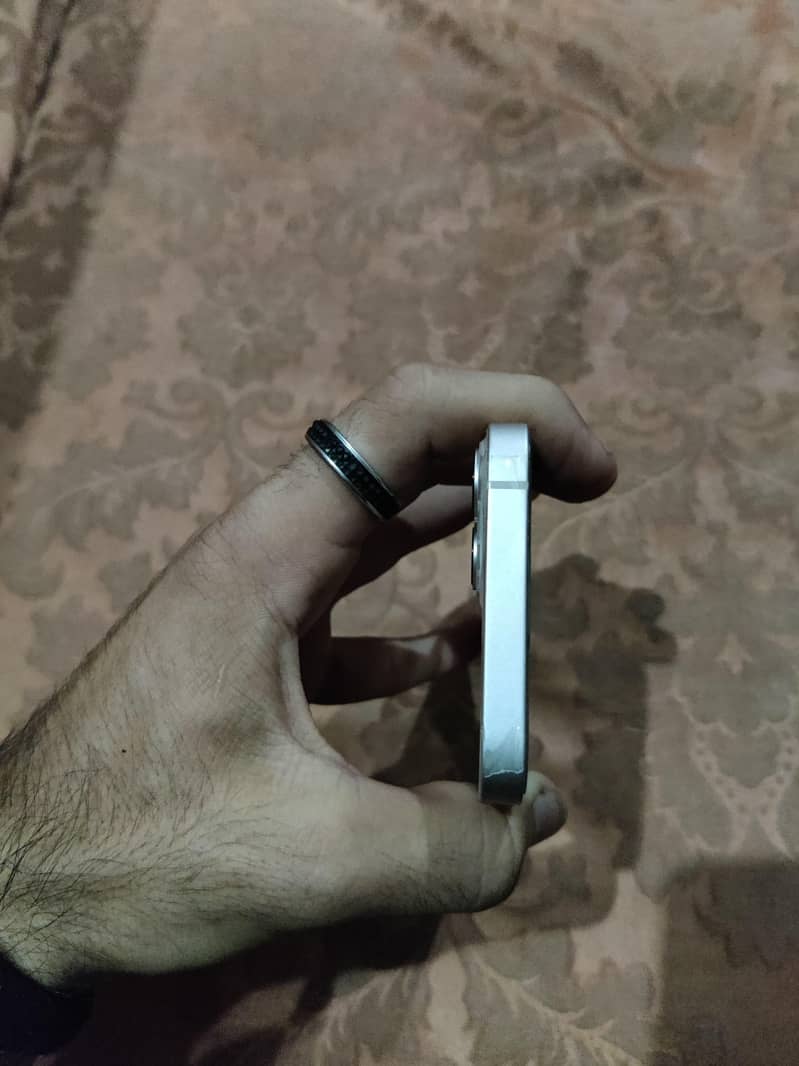 Apple iPhone 13 2