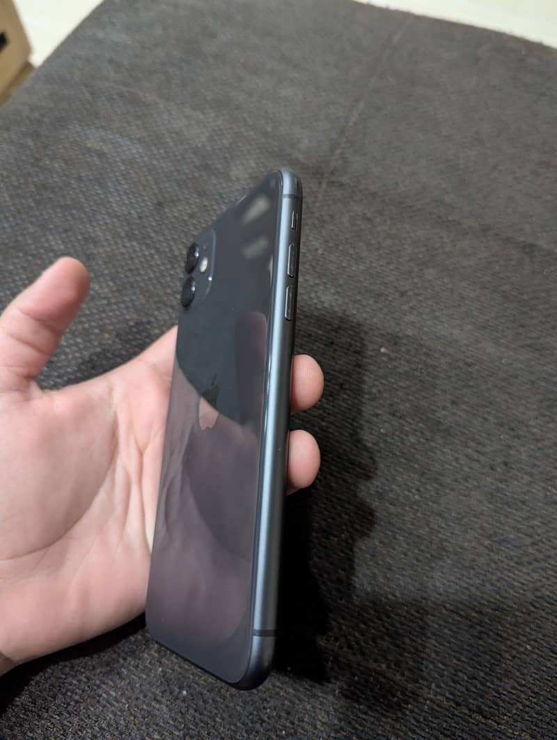 Apple iPhone 11 4