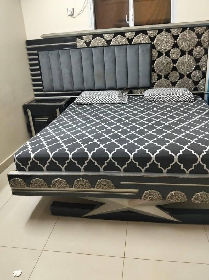 King size bed 3
