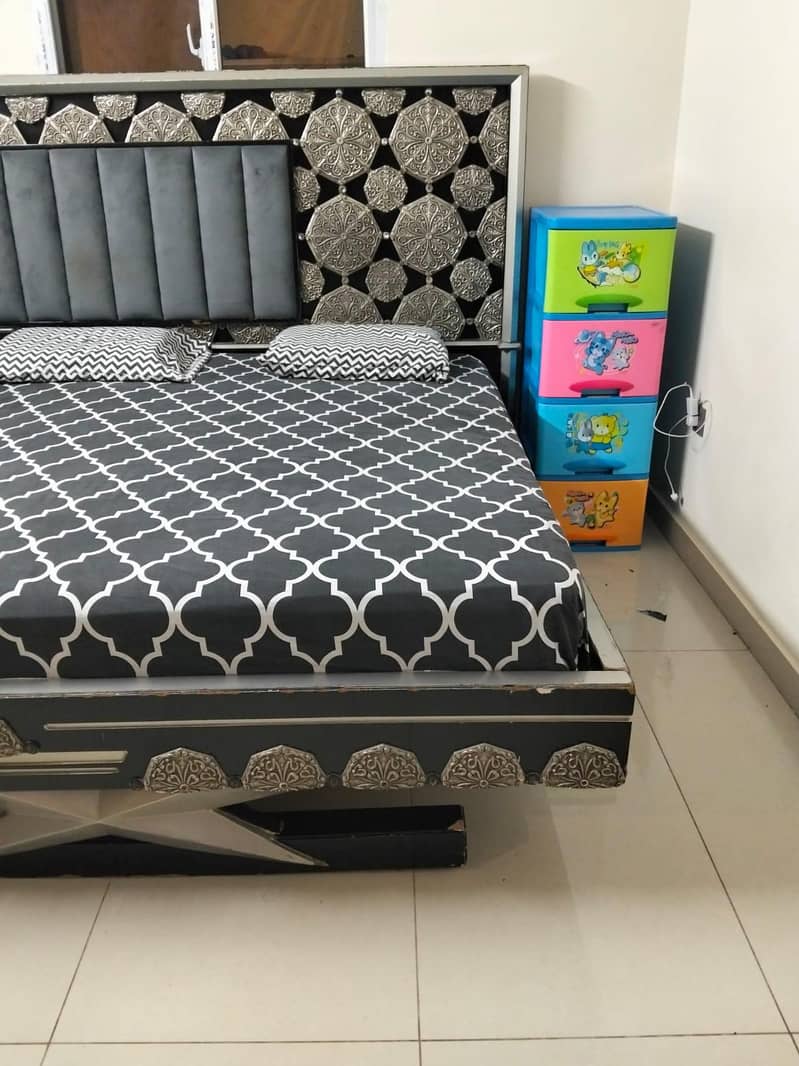 King size bed 4